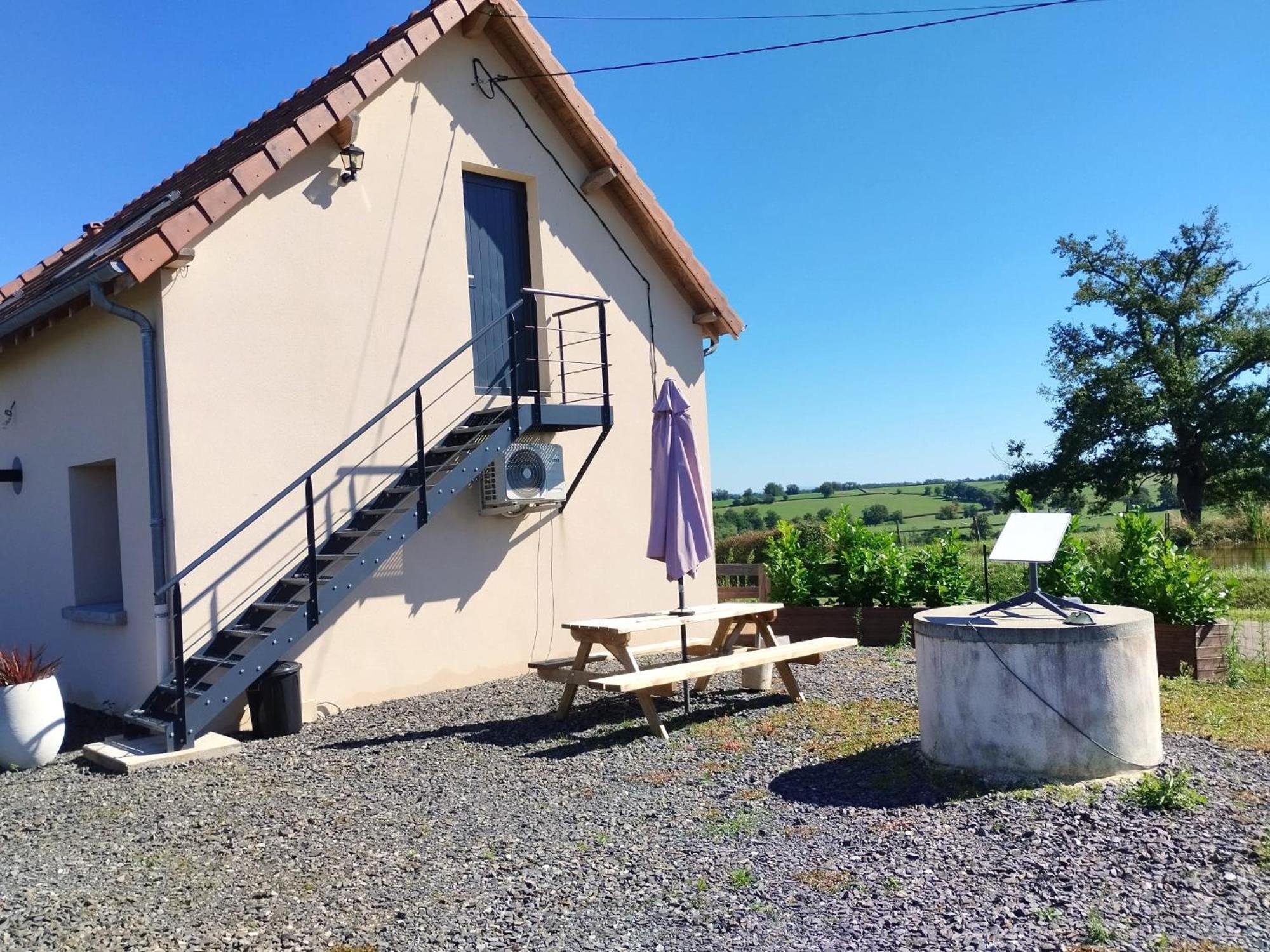 Bed and Breakfast Gite Les Grandes Menieres Proche Du Pal Le Donjon Exteriér fotografie